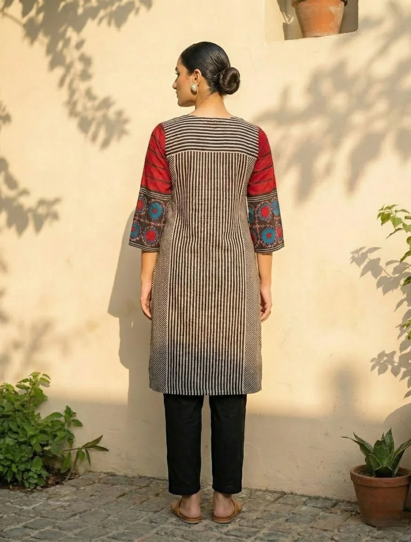 ترو برونز trueBrowns Black Stripe Print Embroidered Kurta Pant Dupatta Set